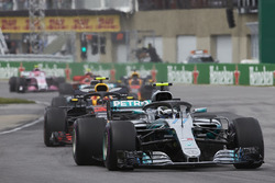 Valtteri Bottas, Mercedes AMG F1 W09, Max Verstappen, Red Bull Racing RB14