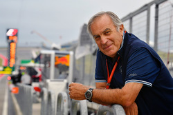 Giorgio Piola in der Formel-1-Boxengasse
