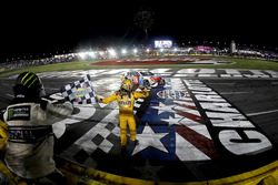 Race winner Kyle Busch, Joe Gibbs Racing, Toyota Camry M&M's Red White & Blue