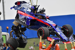 Kazalı araç, Brendon Hartley, Scuderia Toro Rosso kaldırılıyor