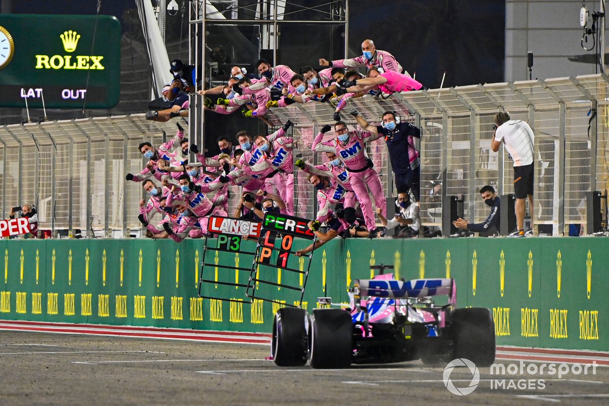 Pembalap Sergio Perez, Racing Point, melintasi garis finis sebagai pemenang race GP Sakhir 2020.