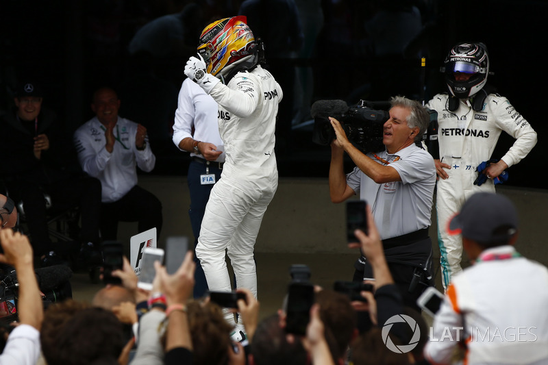 Race winner Lewis Hamilton, Mercedes AMG F1