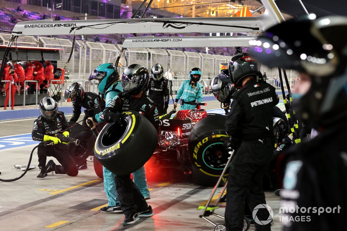 Джордж Расселл, Mercedes F1 W11, на пит-лейне
