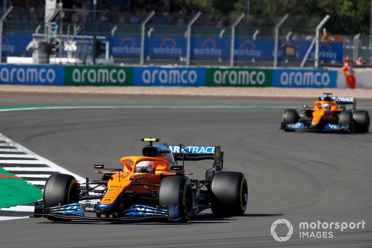 Lando Norris, McLaren MCL35M, Daniel Ricciardo, McLaren MCL35M
