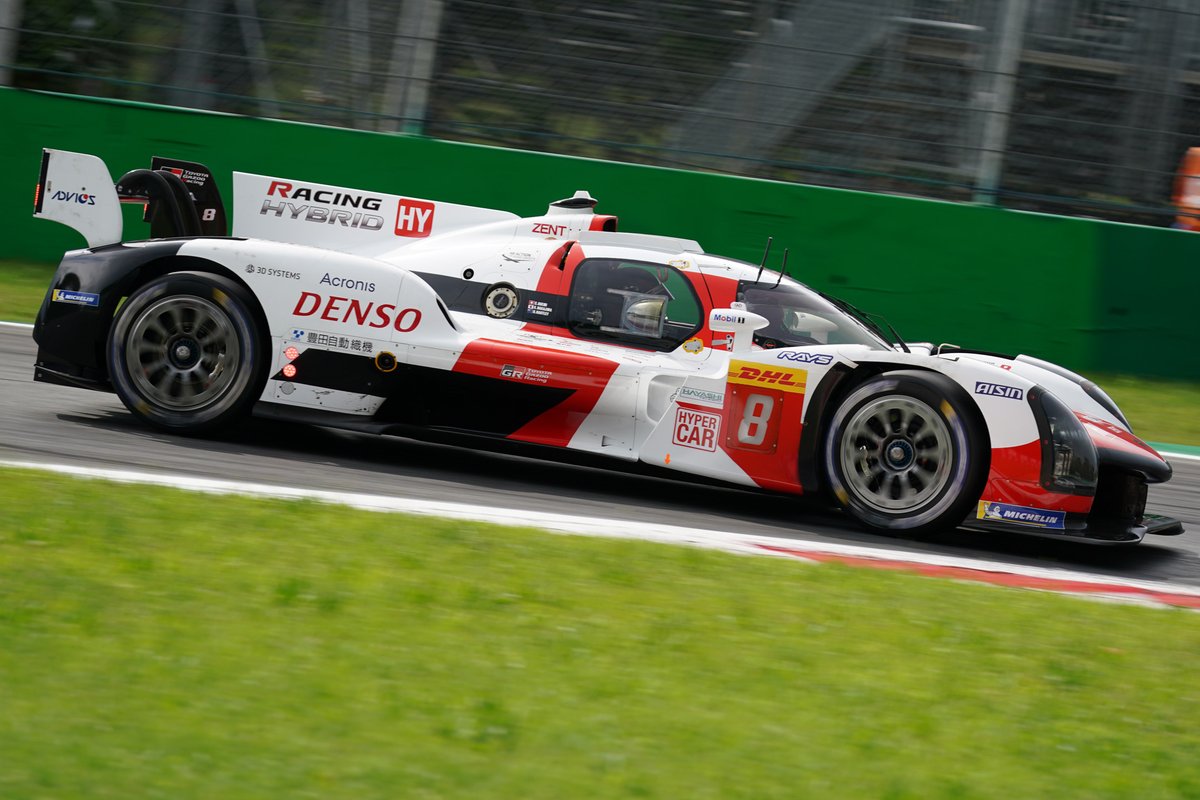 Toyota GR010 - Hybrid №8 команды Toyota Gazoo Racing: Себастьен Буэми, Казуки Накаджима, Брендон Хартли