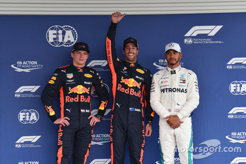 Le poleman Daniel Ricciardo, Red Bull Racing, Max Verstappen, Red Bull Racing, Lewis Hamilton, Mercedes AMG F1