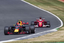 Max Verstappen, Red Bull Racing RB13, Sebastian Vettel, Ferrari SF70H
