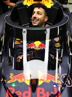 Daniel Ricciardo, Red Bull Racing RB12, con l'aeroscreen