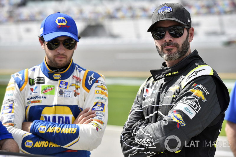 Jimmie Johnson, Hendrick Motorsports Chevrolet Camaro and Chase Elliott, Hendrick Motorsports Chevrolet Camaro