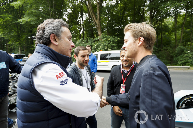 Nico Rosberg, Alejandro Agag, CEO, Formula E, the Gen2 Formula E aracı