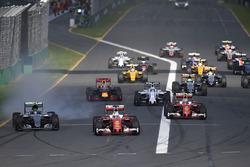 Sebastian Vettel, Ferrari SF16-H aan de leiding bij de start