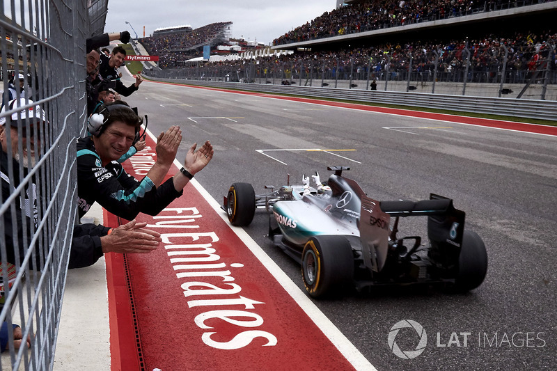 2015 - Austin: Lewis Hamilton, Mercedes F1 W06 Hybrid