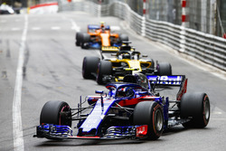 Pierre Gasly, Toro Rosso STR13, Nico Hulkenberg, Renault Sport F1 Team R.S. 18, Stoffel Vandoorne, McLaren MCL33