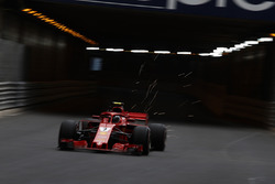 Kimi Raikkonen, Ferrari SF71H kıvılcımlar