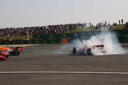 Столкновение: Макс Ферстаппен, Red Bull Racing RB14, и Себастьян Феттель, Ferrari SF71H