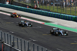 Valtteri Bottas, Mercedes-Benz F1 W08 Hybrid ve Lewis Hamilton, Mercedes-Benz F1 W08 Hybrid