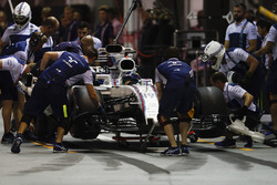 Felipe Massa, Williams FW40 ai box dopo aver toccato il muro