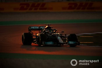 Hamilton wint eerste Grand Prix van Qatar, Verstappen tweede
