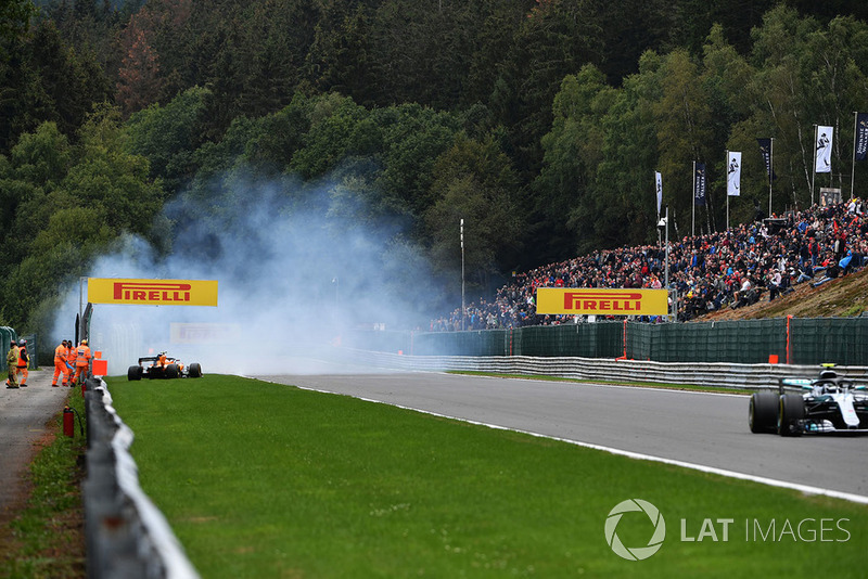 Stoffel Vandoorne, McLaren MCL33, va a sbattere nelle FP3