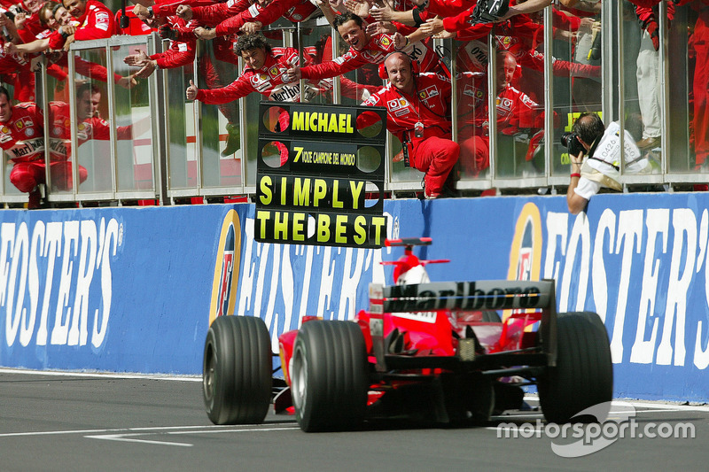 TÍTULOS: É o recorde mais importante de Schumacher. Hamilton luta para conquistar seu quarto título, o que o deixaria ainda a três de distância do alemão.
