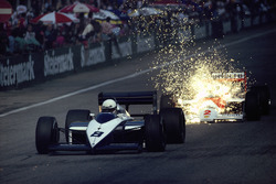 Funkenflug: Andrea de Cesaris, Brabham BT56; Stefan Johansson, McLaren MP4/3