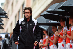 Fernando Alonso, McLaren, bei der Fahrerparade
