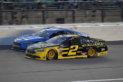 Brad Keselowski, Team Penske, Ford Fusion Alliance Truck Parts e Matt Kenseth, Roush Fenway Racing, Ford Fusion Wyndham Rewards