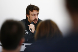 Fernando Alonso, McLaren, mit der Presse