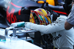 Yarış galibi Lewis Hamilton, Mercedes-Benz F1 W08 parc ferme