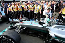 Sieger Nico Rosberg, Mercedes AMG F1 Team W07 in der Boxengasse