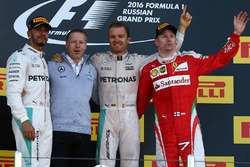 Podio: il vincitore Nico Rosberg, Mercedes AMG F1 Team, secondo Lewis Hamilton, Mercedes AMG F1 Team