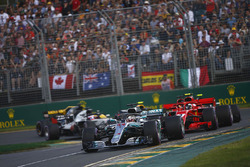 Lewis Hamilton, Mercedes AMG F1 W09, Kimi Raikkonen, Ferrari SF71H, Sebastian Vettel, Ferrari SF71H,