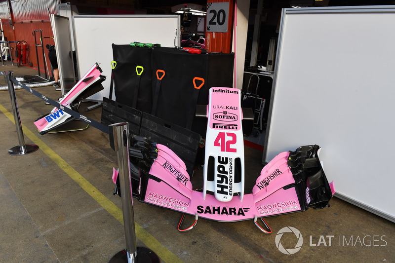 Ніс та передні крила Force India VJM11