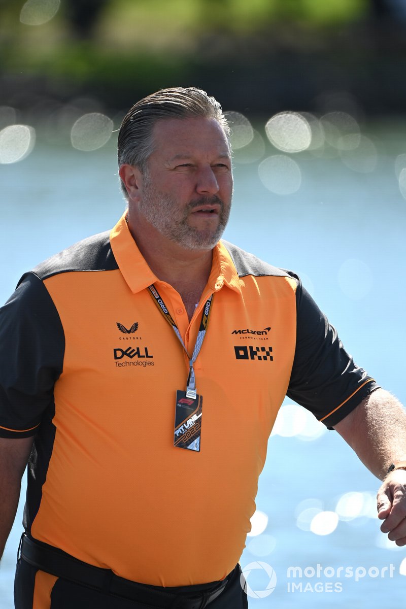 Zak Brown, CEO, McLaren Racing tiba di trek