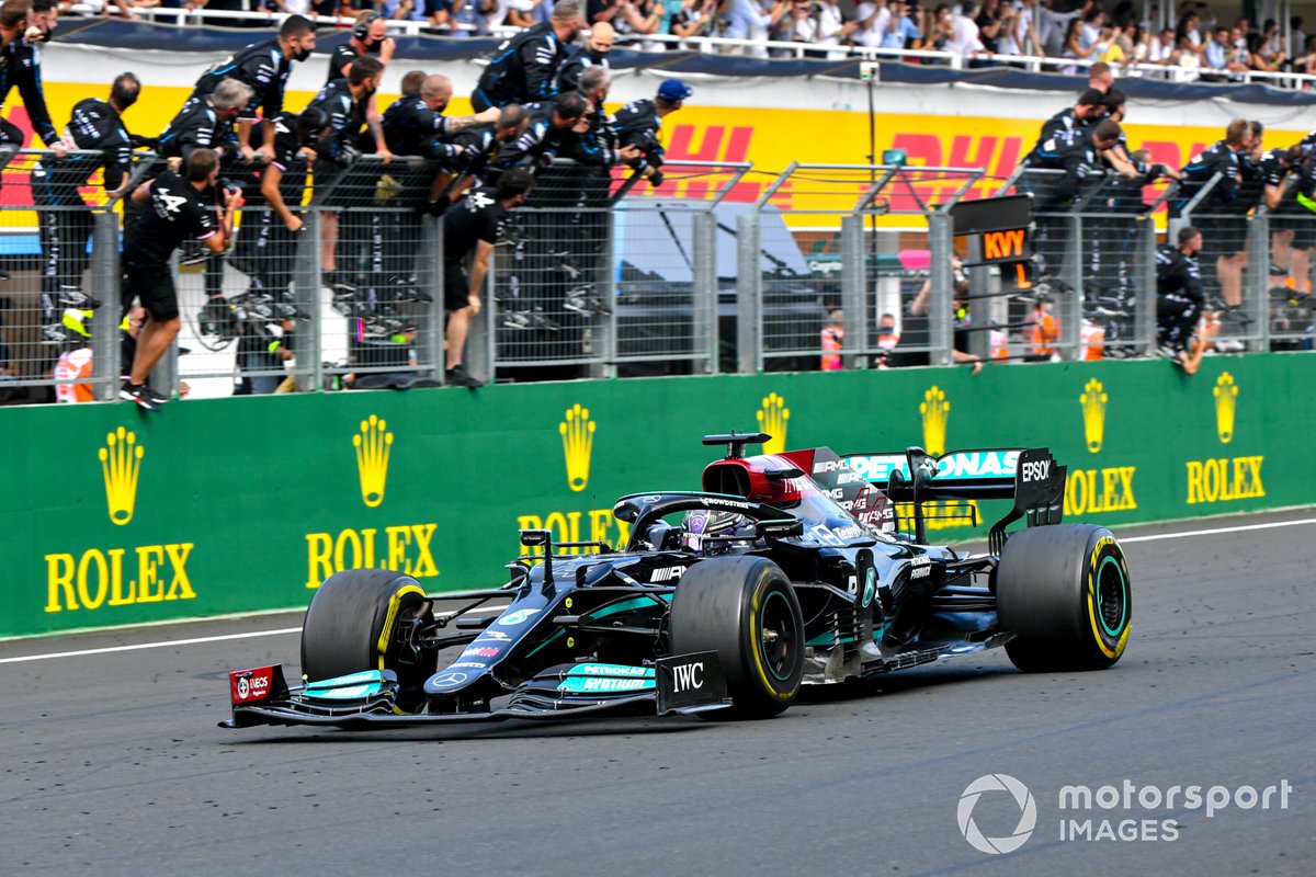 Lewis Hamilton, Mercedes W12, 3rd position, crosses the line