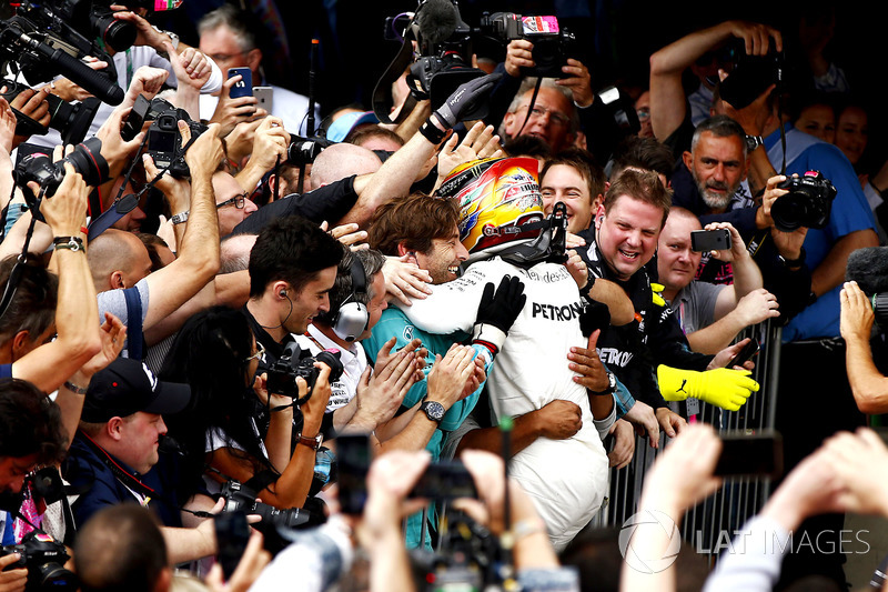 Lewis Hamilton, Mercedes AMG F1, in parc ferme