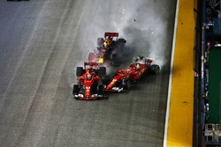Sebastian Vettel, Ferrari SF70H, Max Verstappen, Red Bull Racing RB13 and Kimi Raikkonen, Ferrari SF70H crash at the start of the race