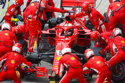 Sebastian Vettel, Ferrari SF71H, effettua un pit stop
