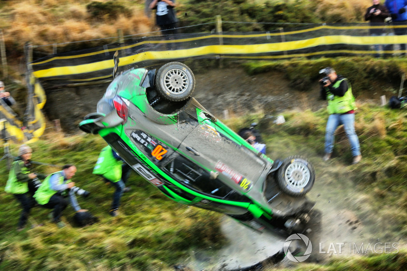 Crash: Yazeed Al Rajhi, Michael Orr, Yazeed Racing Ford Fiesta RS WRC