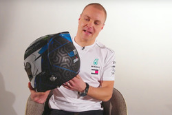 Валттері Боттас, Mercedes AMG F1, презентує новий шолом