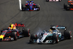 Lewis Hamilton, Mercedes AMG F1 W08, Max Verstappen, Red Bull Racing RB13
