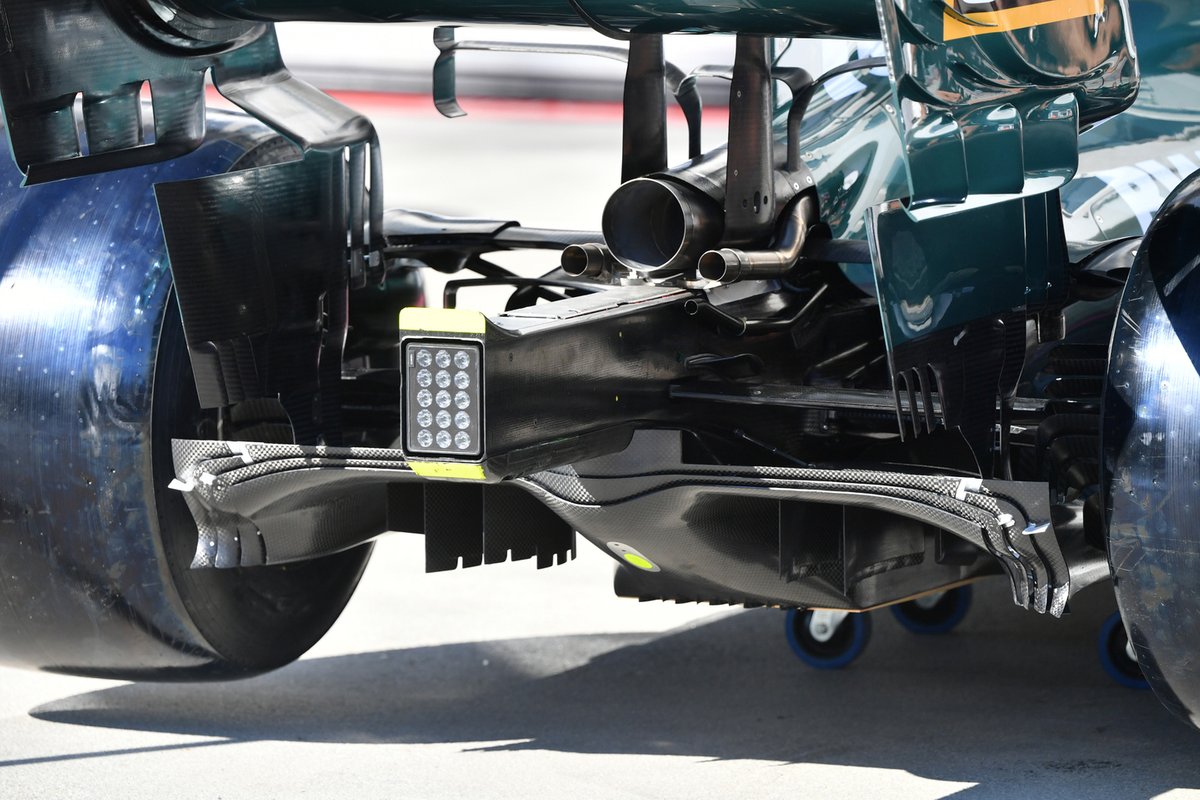 Detalle trasero del Aston Martin AMR21