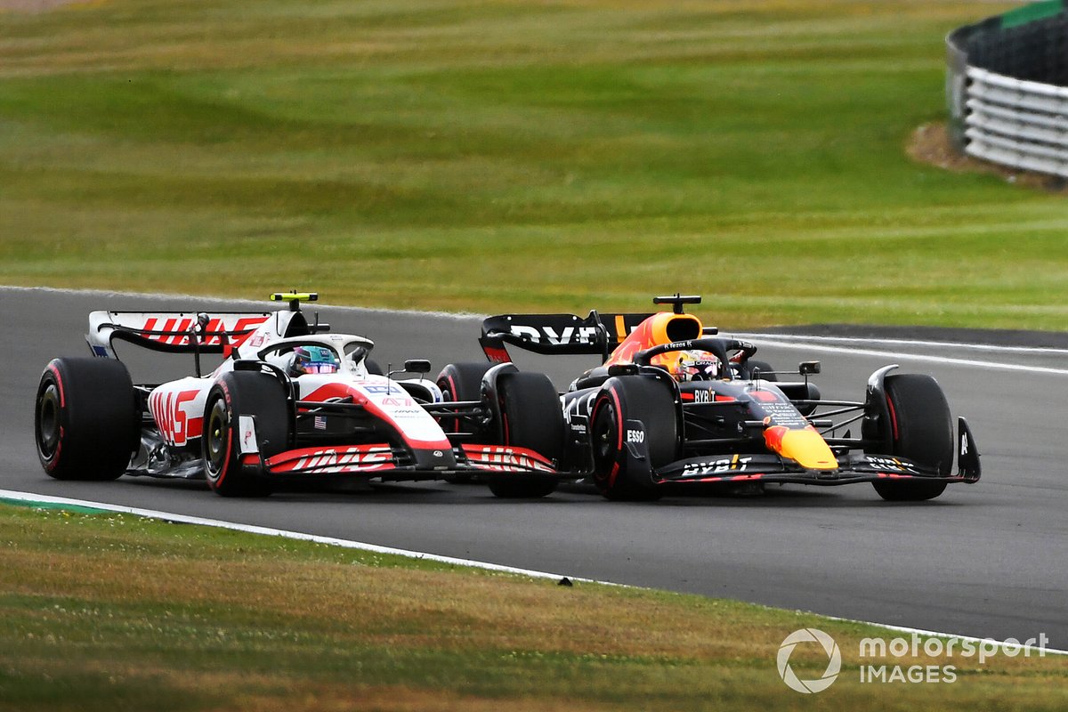 Max Verstappen, Red Bull Racing RB18, battles with Mick Schumacher, Haas VF-22