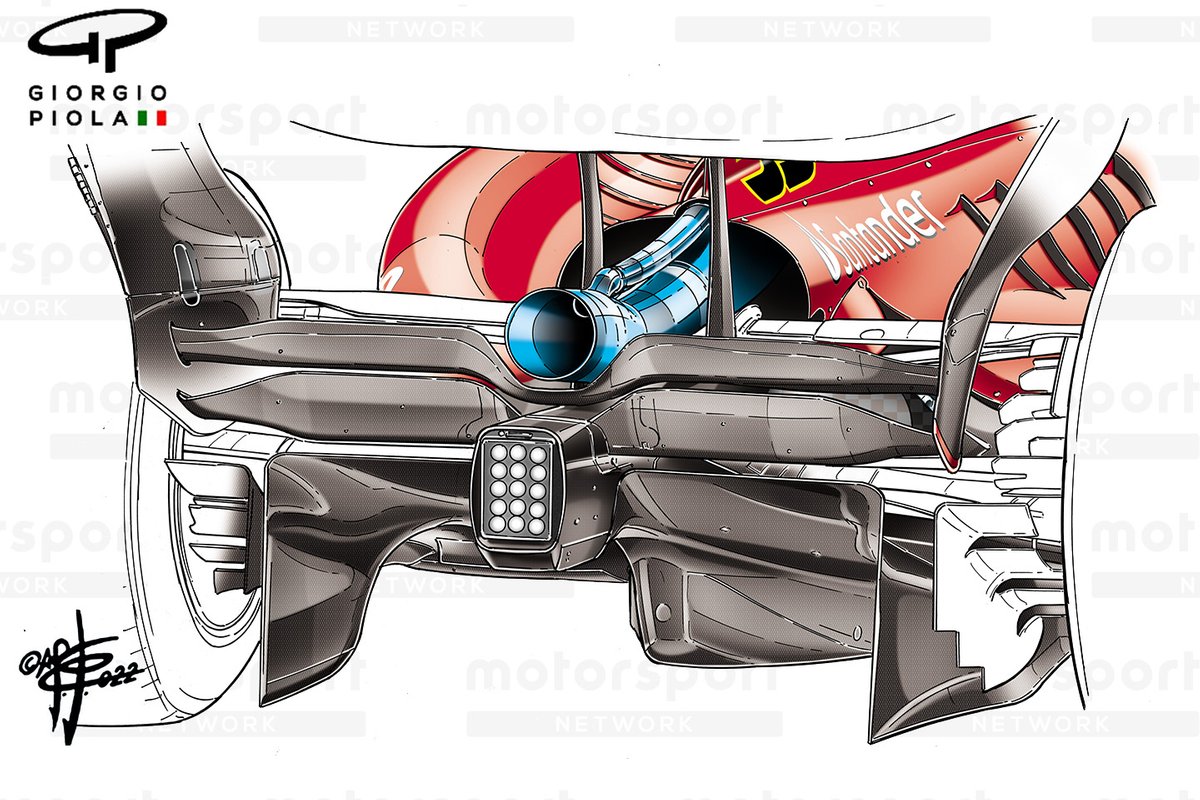 Detalle del extractor central del Ferrari F1-75 con la quilla añadida