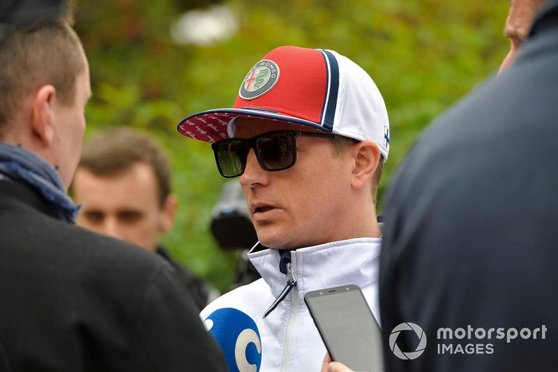Kimi Raikkonen, Alfa Romeo Racing parle avec les médias