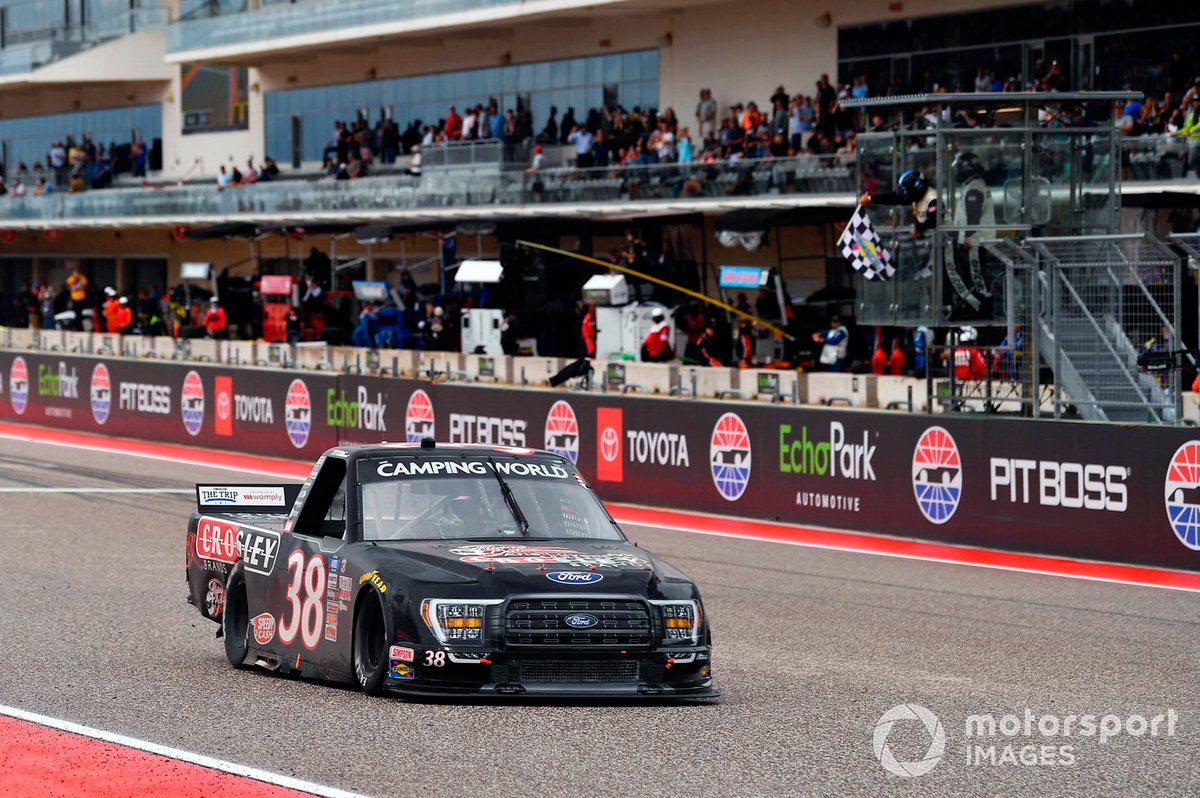 Race winner Todd Gilliland, Front Row Motorsports, Ford F-150 Crosley Brands
