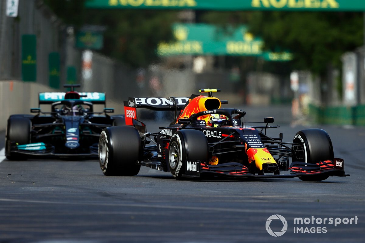 Sergio Perez, Red Bull Racing RB16B, Lewis Hamilton, Mercedes W12