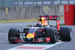 Себастьян Буемі, Red Bull Racing, тестує нові шини Pirelli зразку 2017 року