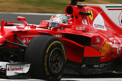Sebastian Vettel, Ferrari SF70H suffers a puncture