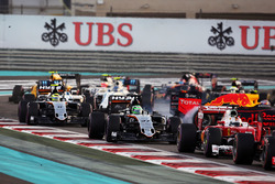 Nico Hulkenberg, Sahara Force India F1 VJM09 bij het begin van de race terwijl Max Verstappen, Red B